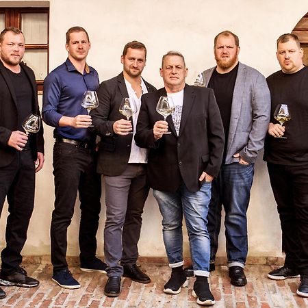 Posestvo Scurek Wine Bed & Breakfast Доброво Екстериор снимка