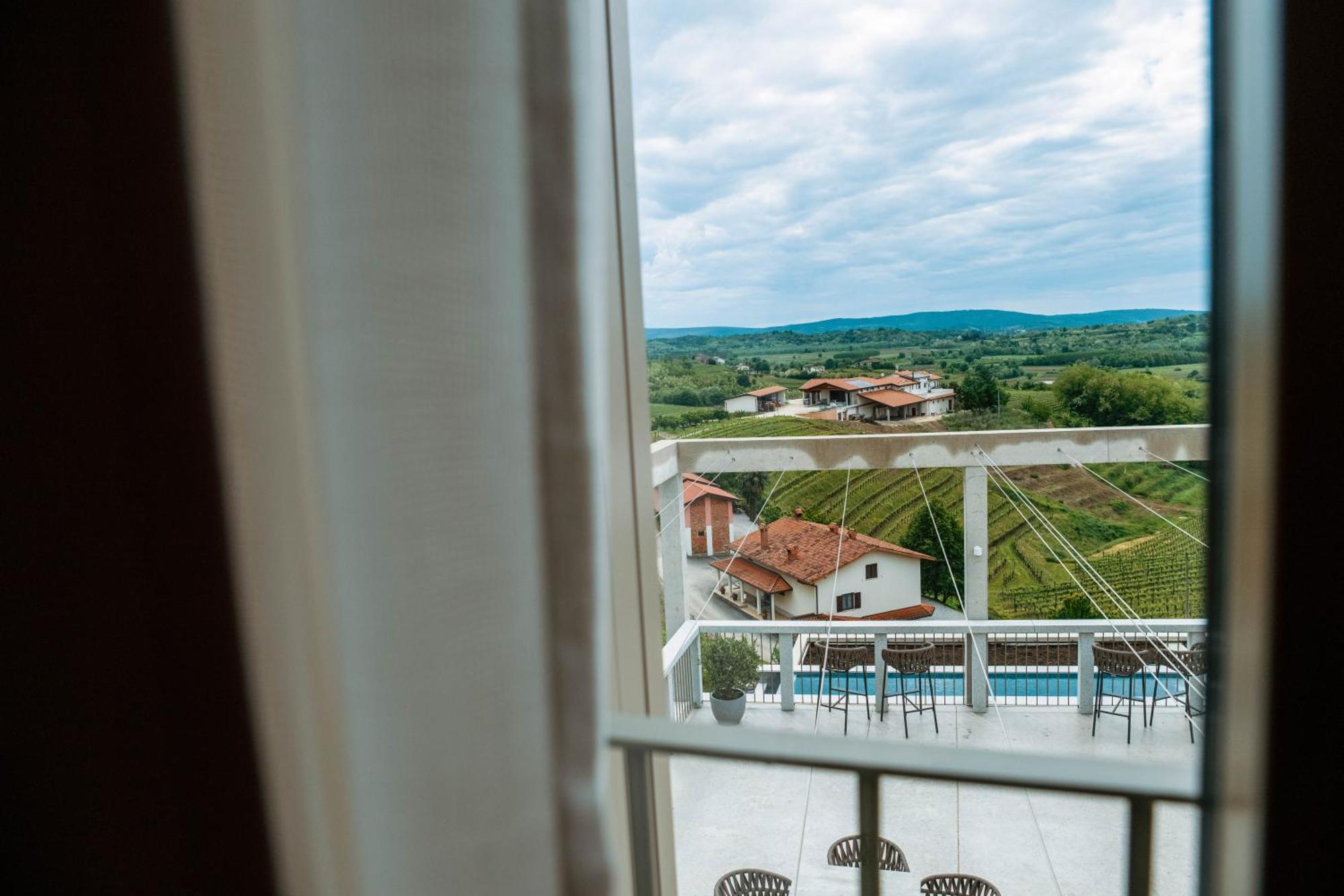 Posestvo Scurek Wine Bed & Breakfast Доброво Екстериор снимка